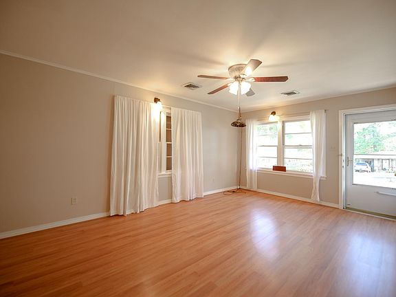 2nd image of 407 Lilac Dr