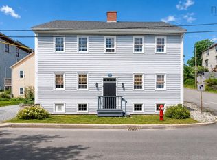 137 Pelham St, Lunenburg, NS B0J 2C0