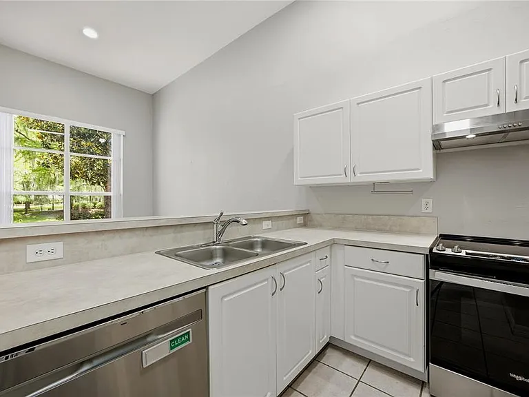 13200 W Newberry Rd #U117 — Photo 4