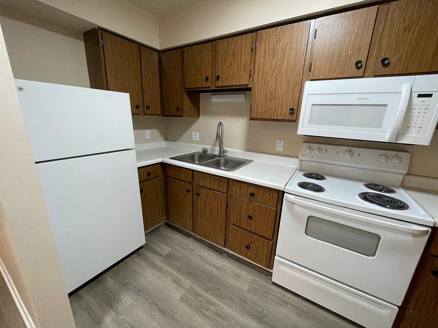 2 bed, 755 sqft, $850 — Photo 1
