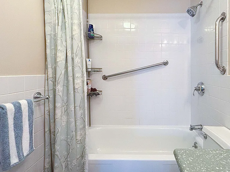 296 Lynn Shore Dr #104 — Photo 14