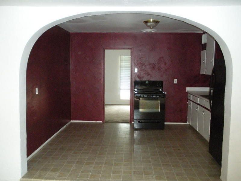 2nd image of 2815 W Loma Ln
