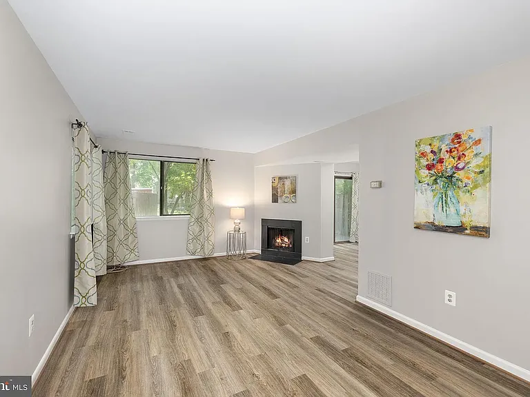 10673 Spring Oak Ct — Photo 3