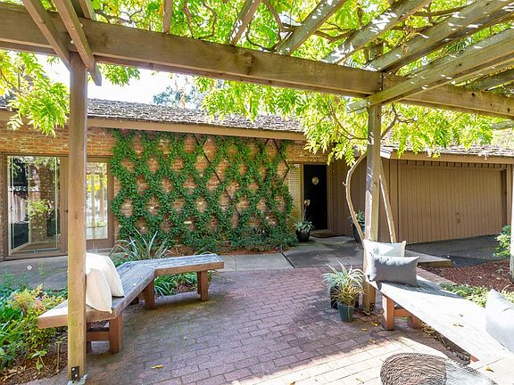 3rd image of 370 Yerba Santa Ave
