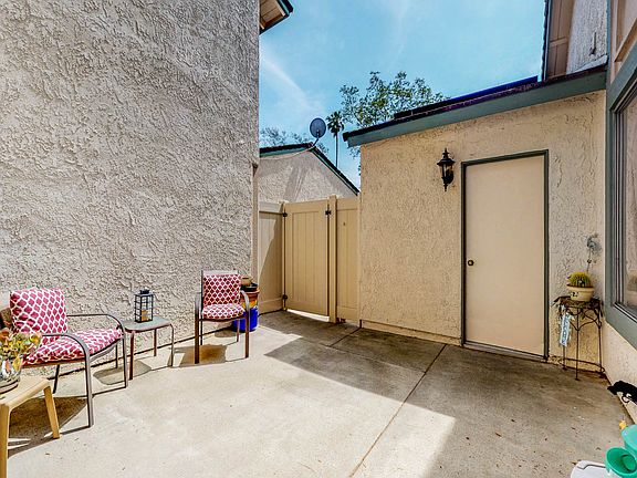 3rd image of 843 E Laurel Oak Dr