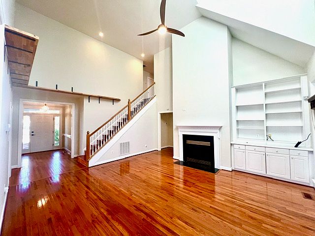 1st image of 803 Oak Dr