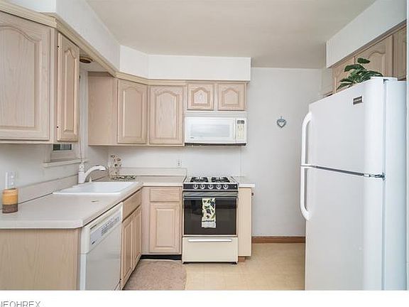 5th image of 12706 Astor Ave