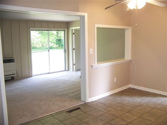 5th image of 816 S Sharon Dr