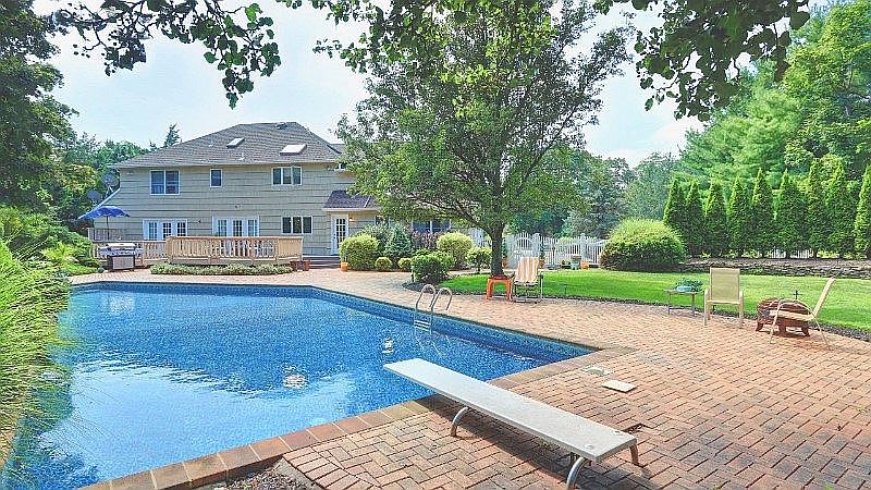 2nd image of 7 Parviz Ct