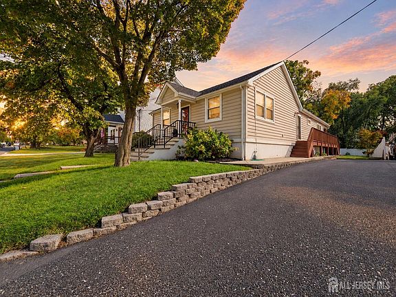 3rd image of 45 Betts Ave