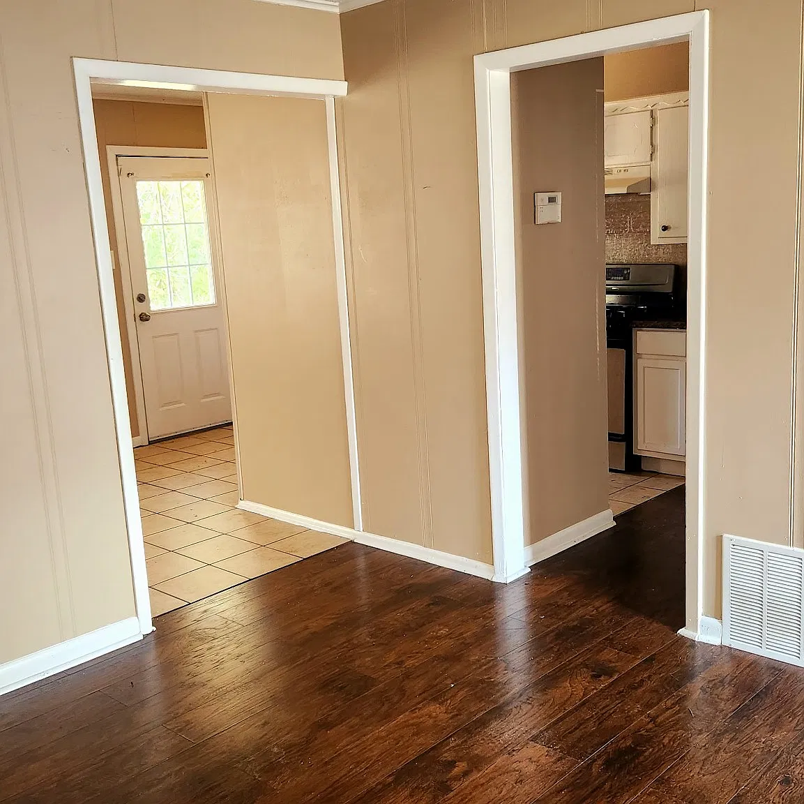 3 bed, 1.5 bath, 1292 sqft, $975 — Photo 2