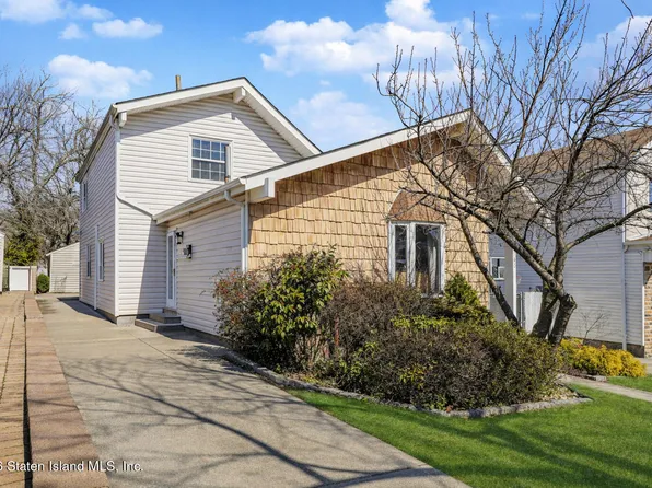 140 McArthur Ave, Staten Island, NY 10312
