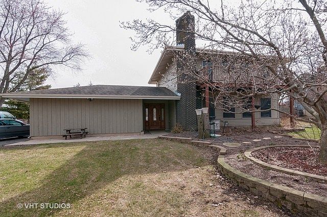 1st image of 14 Mayflower Dr