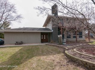14 Mayflower Dr, Batavia, IL