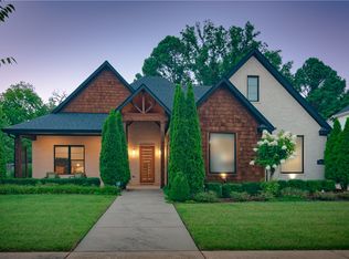 2414 E Absolute St, Fayetteville, AR 72701