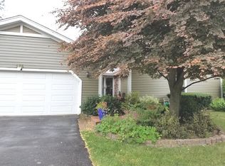 174 Pond Ridge Rd, Libertyville, IL 60048