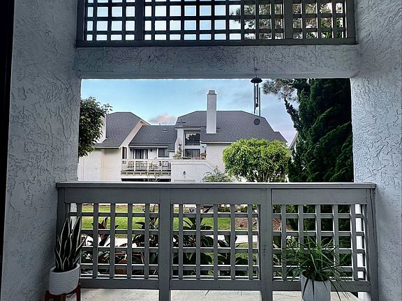5th image of 534 Via De La Valle Unit J