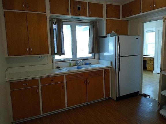 Large Kitchen with Pantry