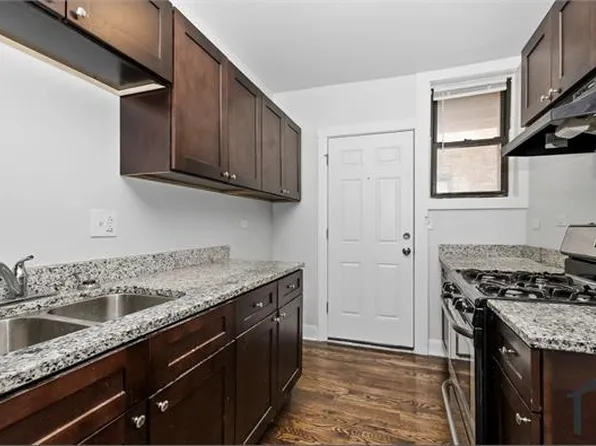 7121 S East End Ave APT 1B, Chicago, IL 60649