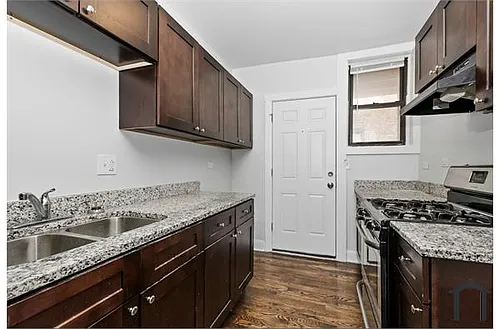 7121 S East End Ave #1B Photo 1