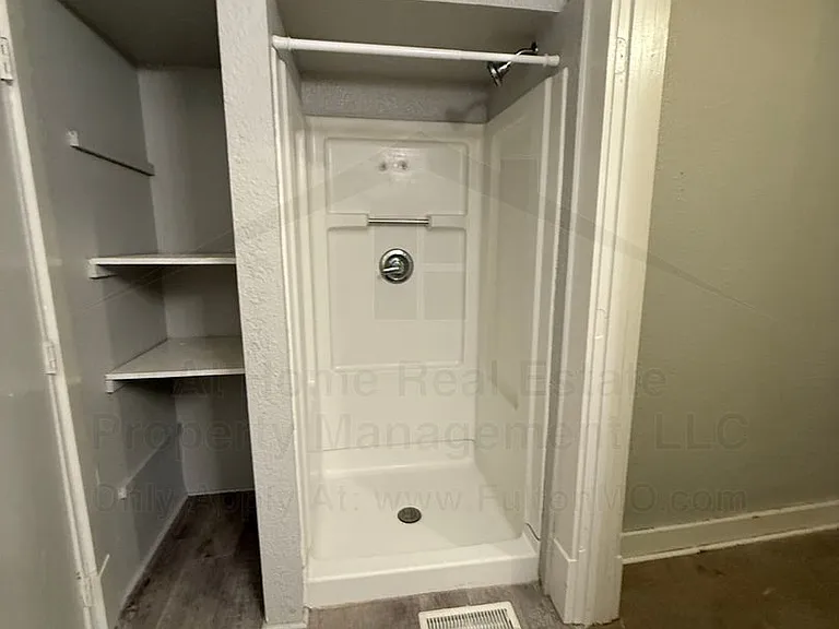 1016 Bluff St — Photo 12