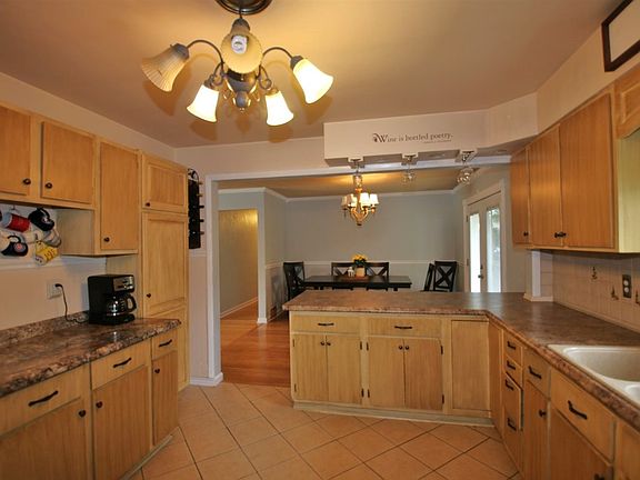5th image of 1219 E Kingman Ave