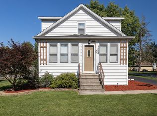 1808 Wilcox St, Crest Hill, IL 60403