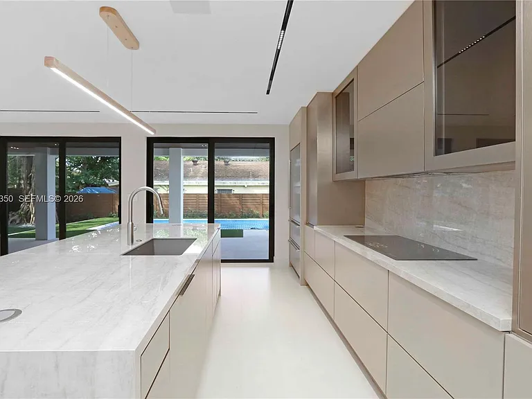 330 SW 19th Rd — Photo 9