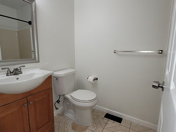 4th image of 225 W Leeds Ave APT 2