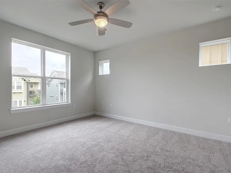 2910 Zach Scott St — Photo 11