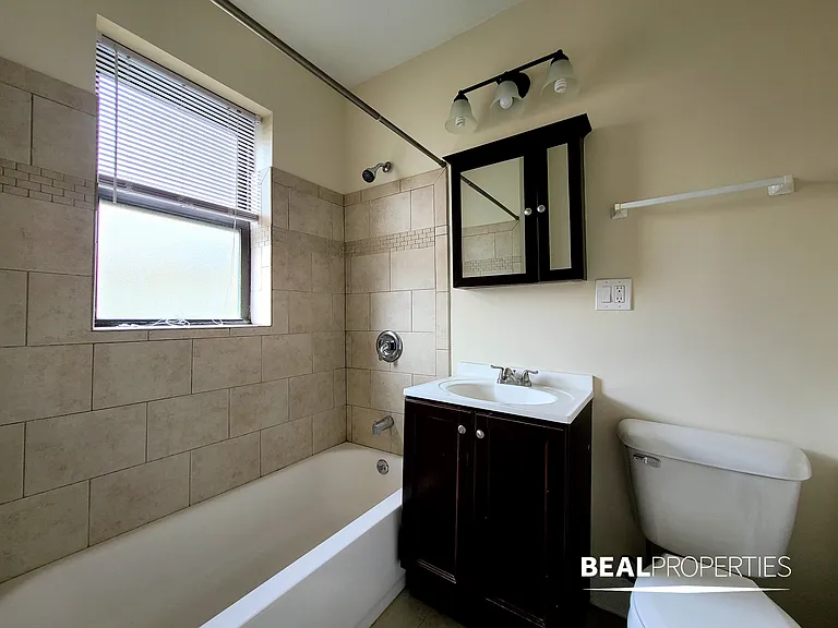 3720-28 N Pine Grove Ave — Photo 22