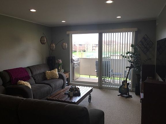 4th image of 850 Wellington Ave Unit 205