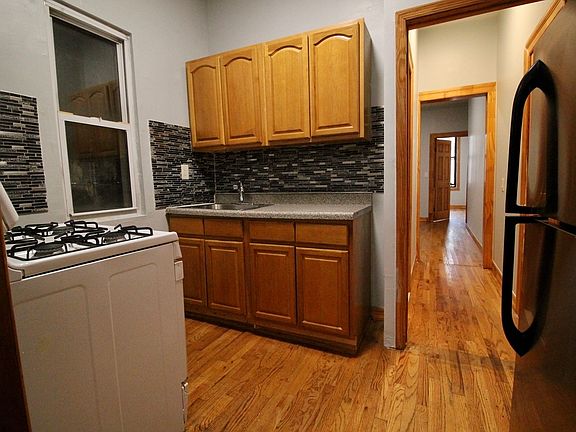 5th image of 208 Himrod St APT 1RR