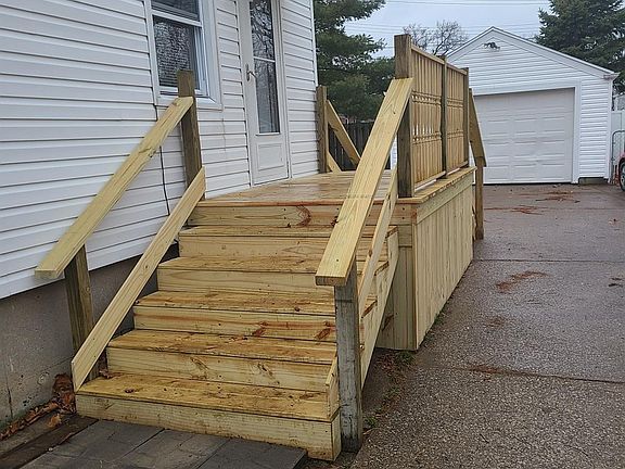 2nd image of 1641 Oakmont Ln