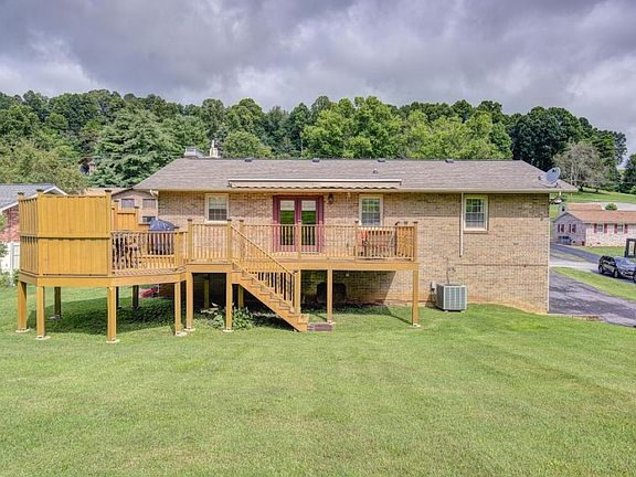 3rd image of 365 Rock Valley Dr