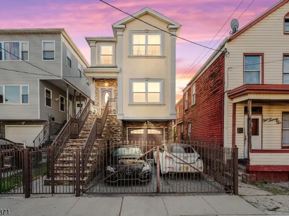 120 Fulton St, Elizabeth City, NJ 07206