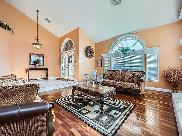 8748 Castle Hill Ave — Photo 5