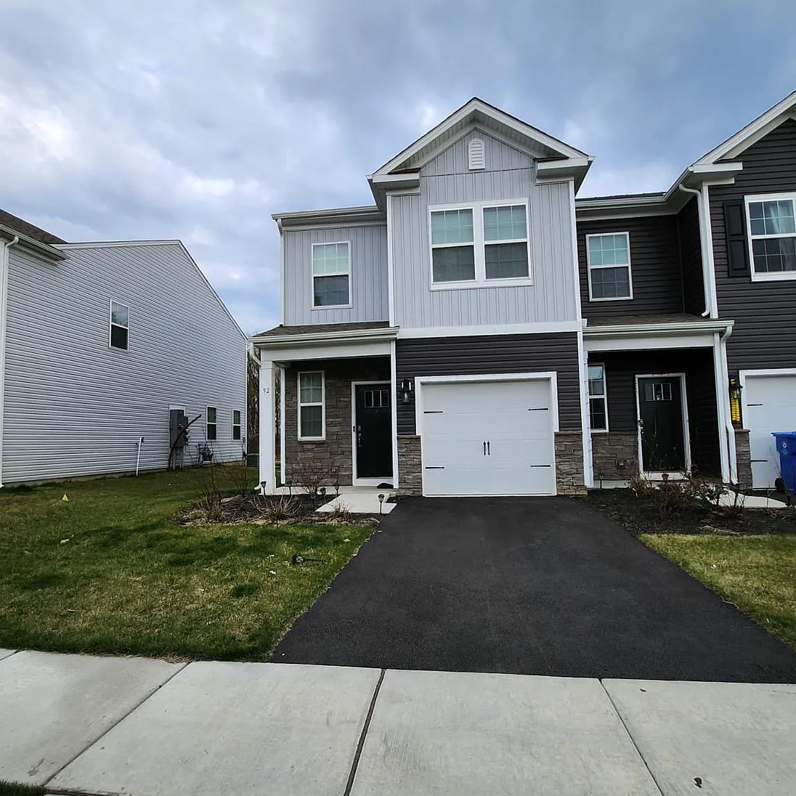 3 bed, 2.5 bath, 1497 sqft, $3,000 — Photo 1