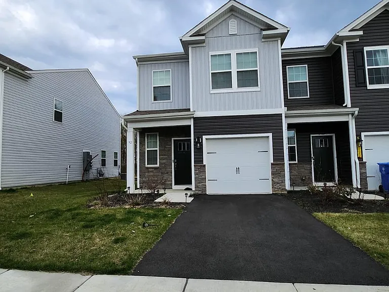 92 Peregrine Way — Photo 1