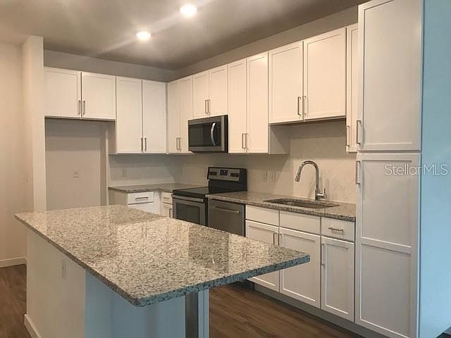 2nd image of 300-1 Lake Ave #208