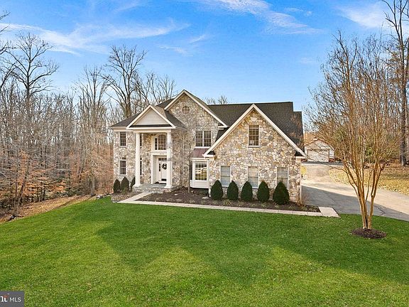 4th image of 8138 Rondelay Ln