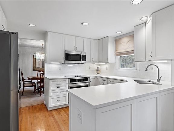 5th image of 2368 Weston Dr