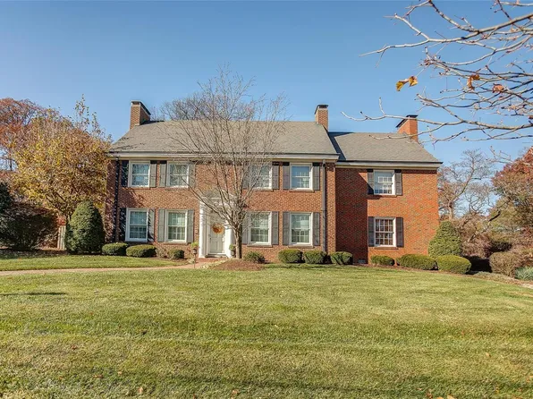 13 Oak Knoll Pl, Belleville, IL 62223
