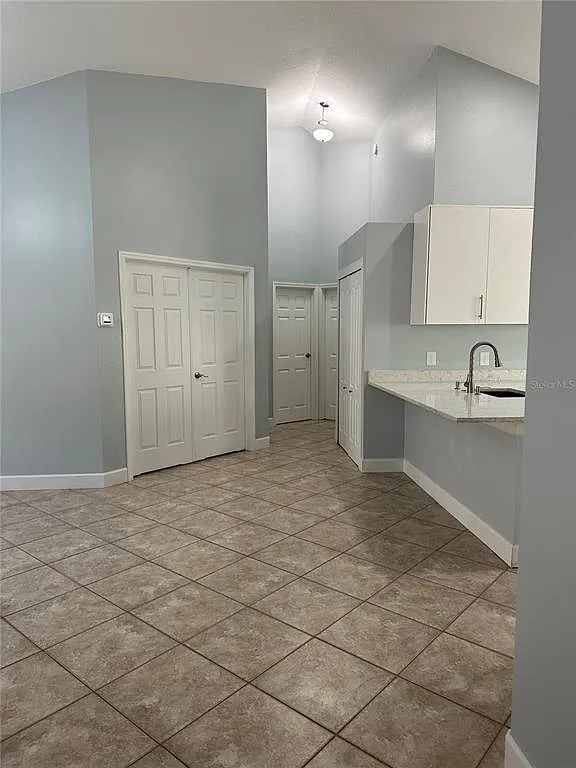 3 bed, 2.0 bath, 1465 sqft, $3,100 — Photo 4