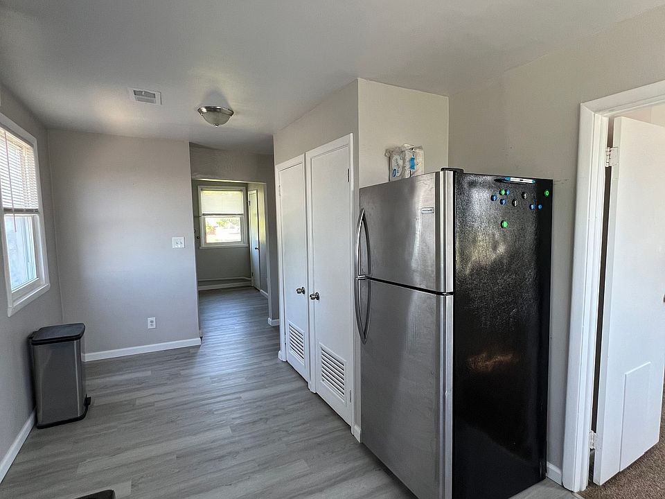 1st image of 214 27th St #1
