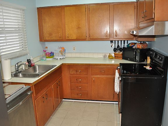 3rd image of 3272 Reaver Ave