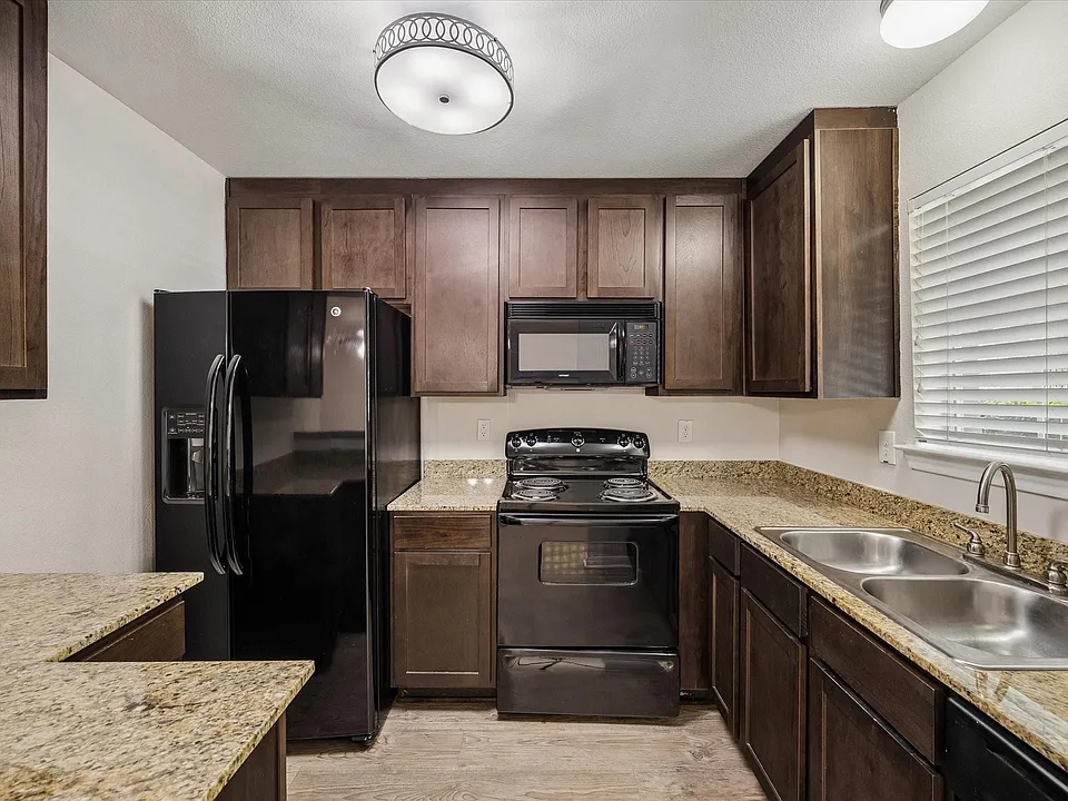 214 W 17th St #7