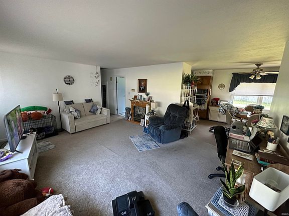2nd image of 725 W Berry Ave
