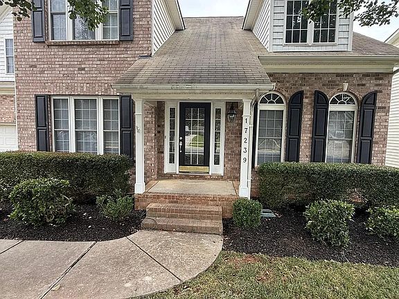 3rd image of 17239 Knoxwood Dr