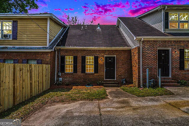 3 bed, 2.0 bath, 1300 sqft, $1,700 — Photo 1